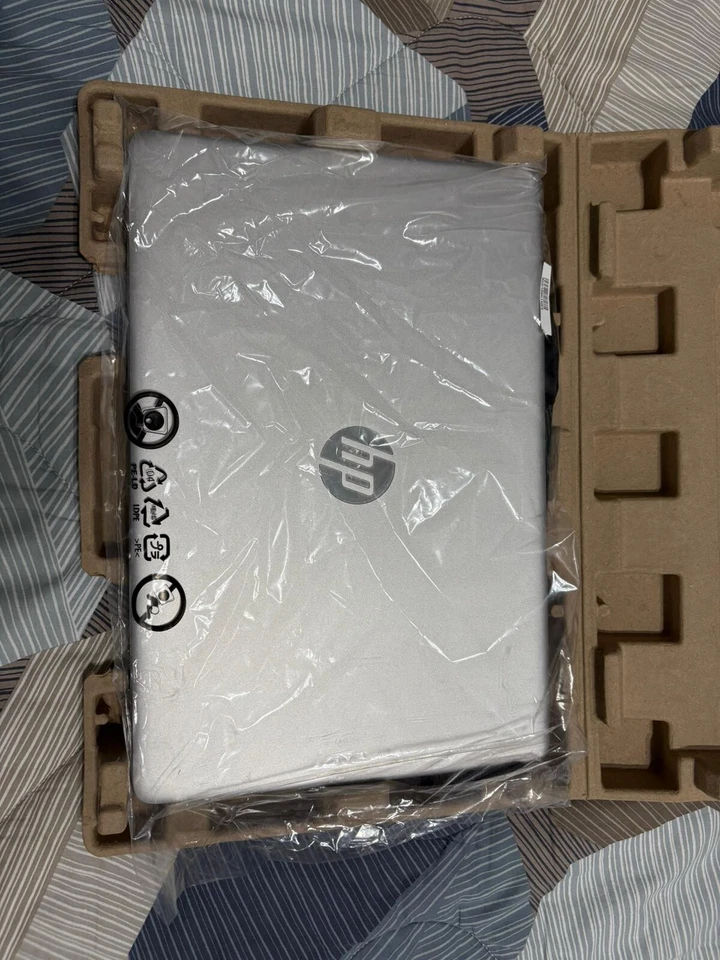 Laptop HP 15s-FQ2003 SL   i7-1165 G7 Consegna A Mano Raggio 100 Km  - Immagine 1 di 4