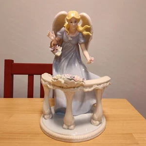 O'Well großer Porzellan Engel 12,5" Figur Blumen pflücken auf einem Balkon von 2005 - Bild 1 von 7