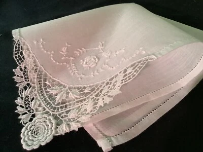 9322🌟Elegant Vintage Swiss c1940 Linen Floral & Corner Lace Wedding Handkerchie - Image 1 of 4