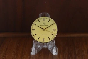 Quadrante oro unisonico Universal Geneve vintage con movimento forcella tuning 1970 circa - Foto 1 di 2
