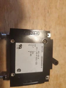 EATON HEINEMANN AM1-A3-A-0001-02E 1A 250V VERZÖGERUNG 2 50/60HZ SCHUTZSCHALTER   - Bild 1 von 3