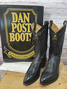 Vintage Dan Post Stiefel schwarz Hirsch hellbraun angedeutete Zehenpartie Stil neuer alter Bestand 7 D - Bild 1 von 18