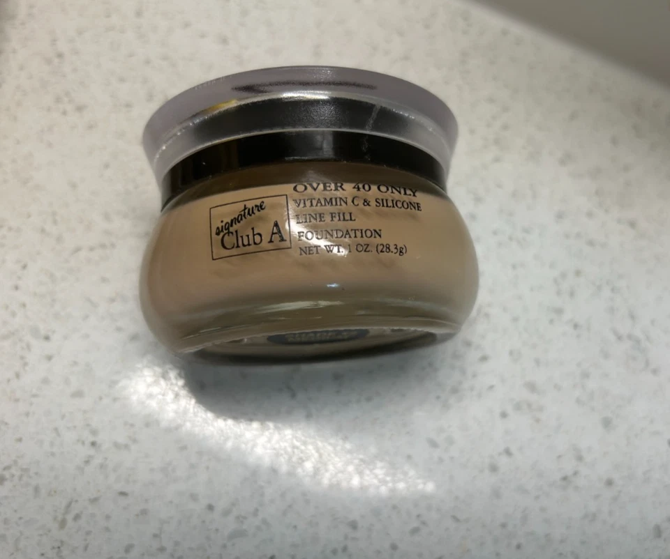 Signature Club A Over 40 Only Vitamin C & Silicone Line Fill Eye & Cheek Color - Image 1 of 4