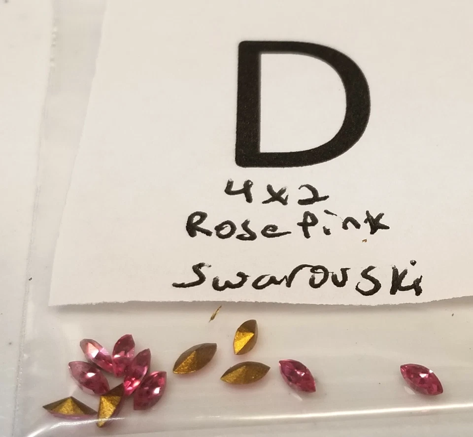 De colección RARO Pequeño Navette 4x2mm y 4x2.5mm Swarovski Estrás Joyería Reparación #5000 Foto 1 de 1