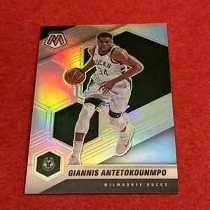 Mosaico Giannis Antetokounmpo 2020-21 #80 Argento Prizm Parallelo - Foto 1 di 8