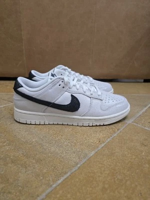 Nike Dunk Low SE Branco Camurça Brilhante Preto Xadrez Feminino Tamanho 10 HQ3502-100 SB - Imagem 1 de 4