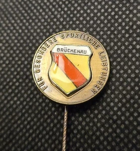 Für besondere sportliche Leistungen BRÜCKENAU➔ Pin/Anstecknadel *Sammlung* 15149 - Bild 1 von 1