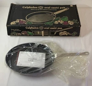 Calphalon OVAL SAUTE PAN G192HC ~ box worn from storage, but pot never used - Afbeelding 1 van 1