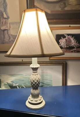 Lámpara de acento de piña Verdigris acabado encalado con cable Foto 1 de 4