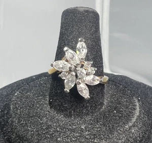 Anillo de cóctel vintage con racimo de diamantes de imitación GE RG de 18 quilates talla 8 - Imagen 1 de 10