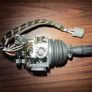 PALANCA DE CONTROL JOYSTICK JLG 6615464 6617723 (Nunca Instalada) - Imagen 1 de 6