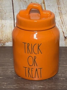Rae Dunn Halloween "TRICK OR TREAT" Orange Baby Kanister Grübchen Neu - Bild 1 von 7