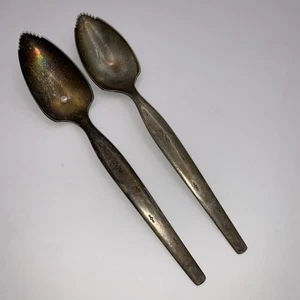 SET BESTEHEND AUS 2 VERSILBERTEN GRAPEFRUITLÖFFELN MFG CO um 1960 mit Wellenschliff - Bild 1 von 5