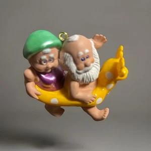 CHRISTMAS ORNAMENT Clauses On Vacation Hallmark Keepsake 1998 Collector’s Series - Picture 1 of 5