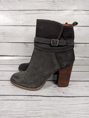 Bota de Tacón Lucky Brand LK-Latonya Cuero Gris Tormenta Para Mujer Talla 8.5M Foto 1 de 4