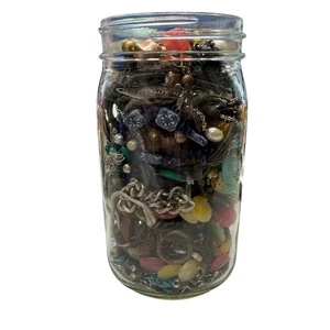 Mystery Jar of Jewelry Ohrringe, Halsketten, Armbänder eine kaputte aber gute Perlen - Bild 1 von 5
