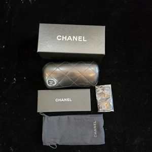 Chanel Sonnenbrille schwarz gesteppt Leder Logo Brille Hartschalenetui - Bild 1 von 11