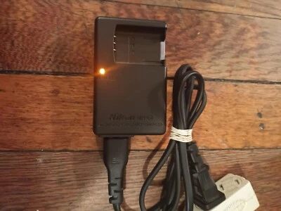 CARGADOR DE BATERÍA NIKON MH-64 PARA COOLPIX USADO PROBADO Foto 1 de 4