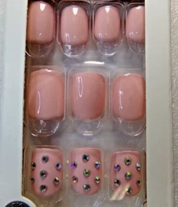 KISS IMPRESS NÄGEL DRÜCKEN AUF KURZE ZIERLÄNGE glänzend rosa mit Edelsteinakzenten - Bild 1 von 3