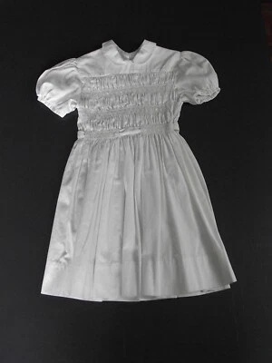 Robe -3 ans- coton blanc à smocks sur le haut, col claudine et manches ballon - Photo 1/3