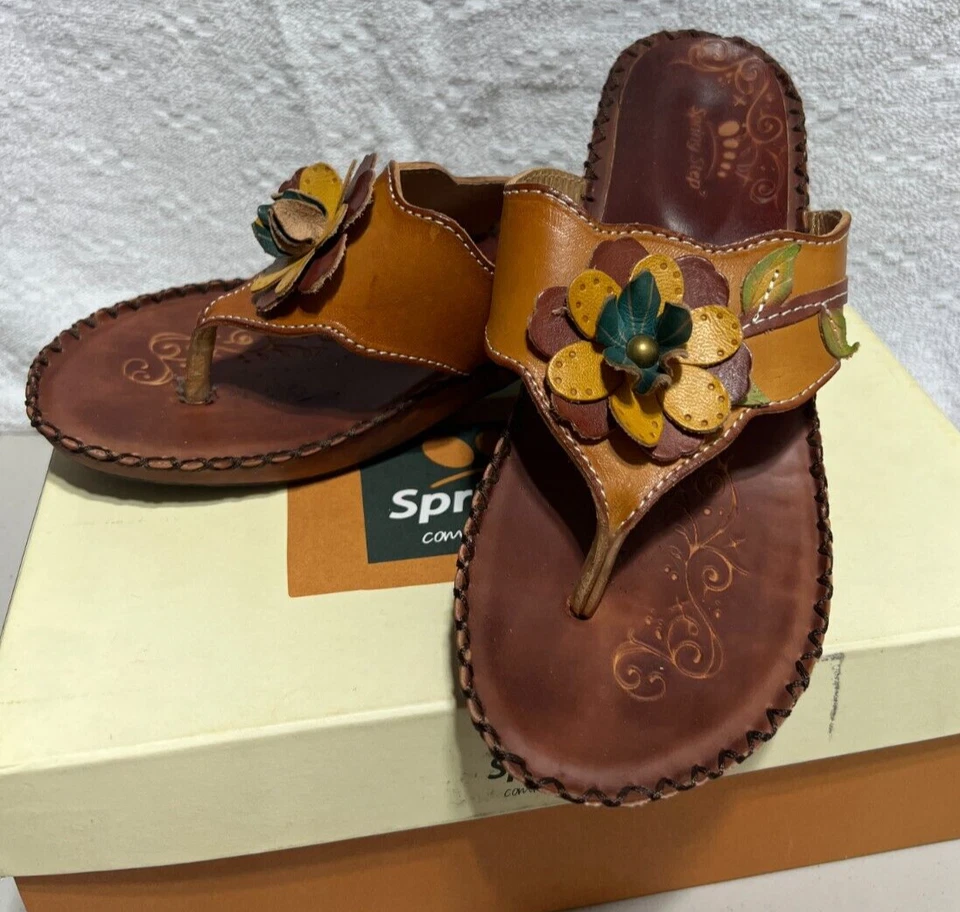 New Spring Step Linda Brown Leather Flower Thong Style Women Sandal 38 7.5 NIB - Image 1 of 4