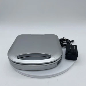 GUC Sylvania Portable DVD Player SDVD-7049 7" Screen w/ Handle No Remote *READ* - Picture 1 of 11