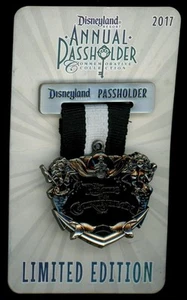 Prendedor DLR Titular del Pase Anual Piratas del Caribe Cinta LE Disney 12258 - Imagen 1 de 1