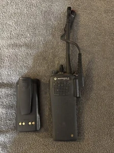 Motorola AAH79KDC9PW5BN PR1500 TwoWay VHF Radio AZ489FT3807 w/Antenna And Batt - Zdjęcie 1 z 2