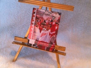 Steve Yzerman 1997-98 Upper Deck Hockey #57 , Stanley Cup - Picture 1 of 2