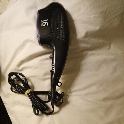 Secadora Vidal Sassoon 1875 Ionic Styler VS783 NEGRA/púrpura doble voltaje  Foto 1 de 4