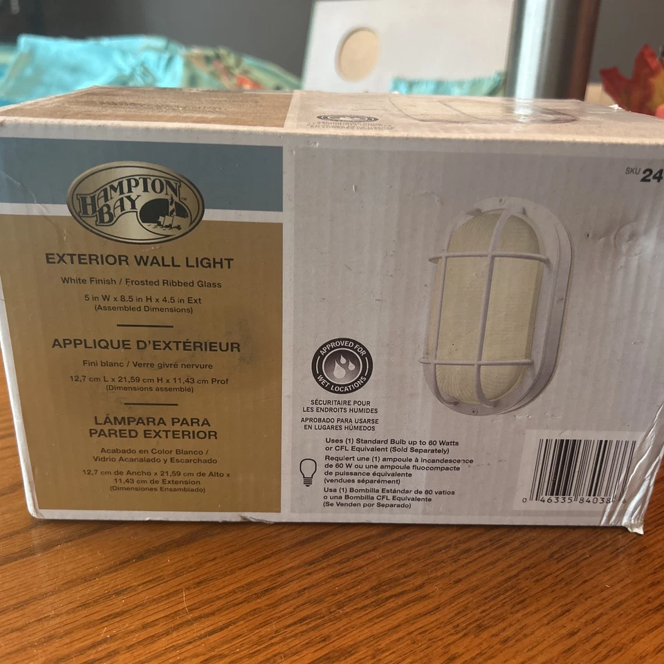 Lámpara de pared exterior blanca Hampton Bay Foto 1 de 1