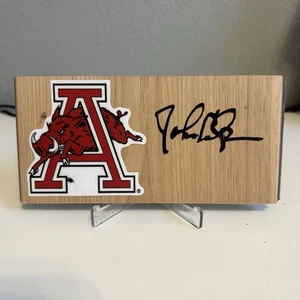 Arkansas Razorbacks Basketball John Calipari Auto Floorboard Hog Thru The A Logo - Bild 1 von 4