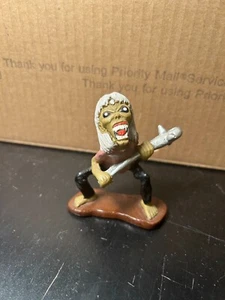 Personaggio brasiliano dipinto a mano EDDIE THE HEAD IRON MAIDEN giocattolo raro importazione METALLO!! - Foto 1 di 6