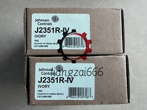 New JOHNSON CONTROLS J2351R-IV Photoelectric Smoke Detector FAST SHIPPING SEALED - Picture 1 of 4