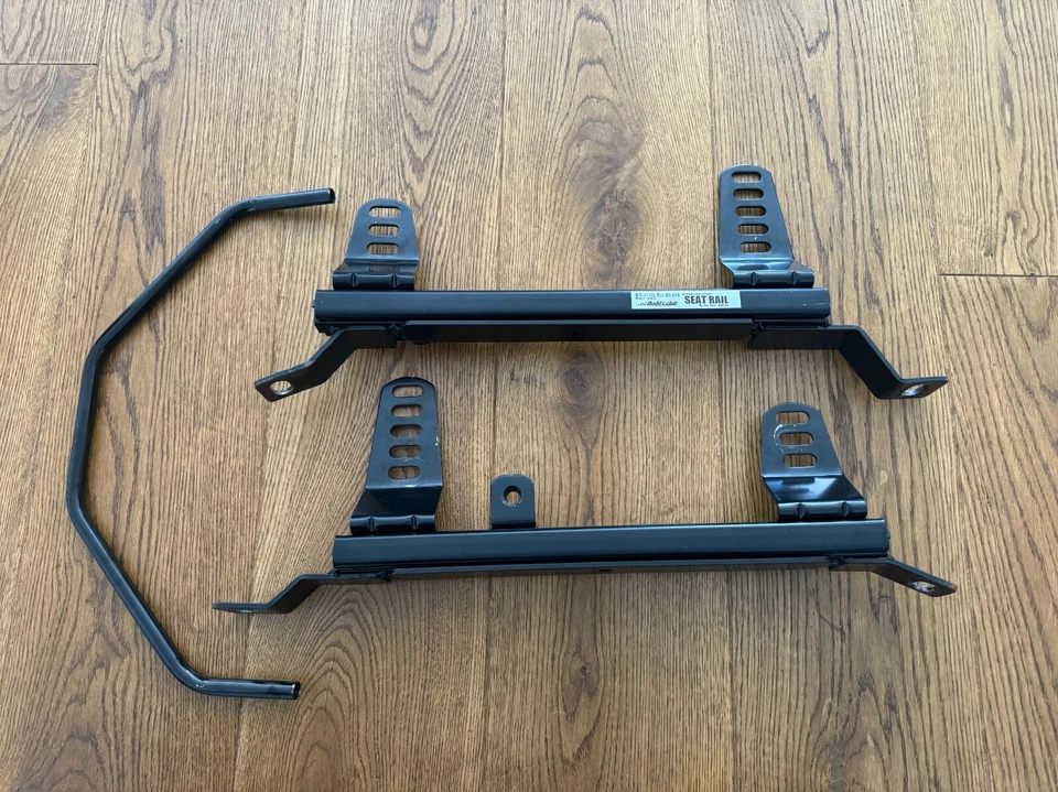 Riel de asiento Buddy Club para Nissan 370Z izquierdo BC08-RSBSRZ34-L Foto 1 de 4