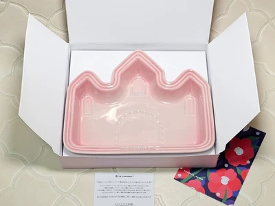 Le Creuset Kids Baby Plate Castle Milky Pink 20 × 24 × 4cm 18oz Stoneware NIB - Image 1 of 4