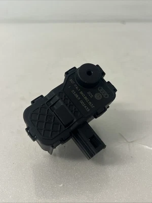 PORSCHE CAYENNE 958 2012 FUEL FLAP CAP ACTUATOR 8K0862153F — 第 1/4 张图片