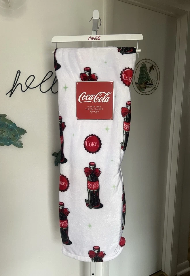 NOVO Cobertor de Arremesso Macio Coca-Cola Holiday Red Velvet Bow 60”x70” Colecionável - Imagem 1 de 1