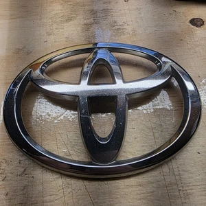 75311-35200 TOYOTA BADGE - Bild 1 von 3