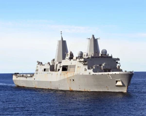 Marina de los Estados Unidos LPD-19 USS Mesa Verde 2007 - Presente Impresión Fotográfica Brillante (8"" x 10") - Imagen 1 de 1