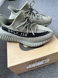 Yeezy boost 350 V2 Womens Size 6 US. Brand new With box - Picture 1 of 5