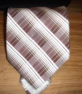 NEW WEMLON WEMBLEY MENS TIE WHITE &TAN 54 X 4 STRIPES 100% POLYESTER - Picture 1 of 1
