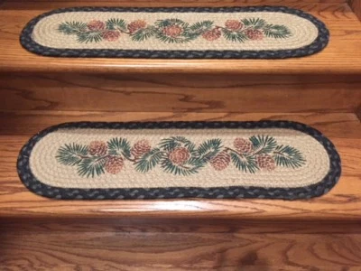 Alfombras trenzadas Pinecone Vine para escaleras de tierra Foto 1 de 2