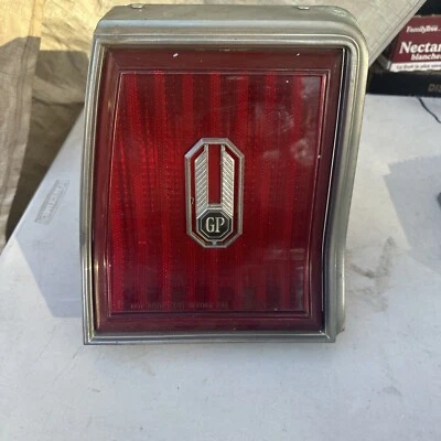 Lente de lámpara de luz trasera Pontiac Grand Prix 1981-1984 LH OEM genuina GM Foto 1 de 4