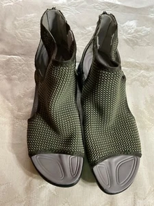 JBU Margot Woman’s Sport Wedge Sandals 7M NWOT GREEN CAMO BACK ZIPPER - Picture 1 of 9