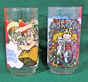 2 VTG 1981 McDonalds Promotional Glasses Great Muppet Caper Kermit Miss Piggy - Picture 1 of 16