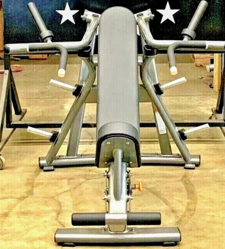 Matrix Plate Loaded  INCLINE CHEST PRESS Foto 1 de 3