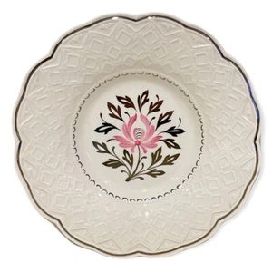 Plato blanco vintage Wedgewood of Etruria Barlaston flor rosa borde plateado 8,75" - Imagen 1 de 6