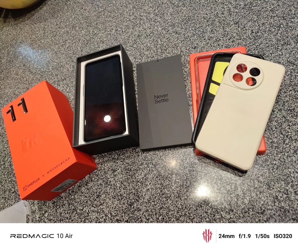 OnePlus 11 5G  8GB/128GB Titan Black - Immagine 1 di 4