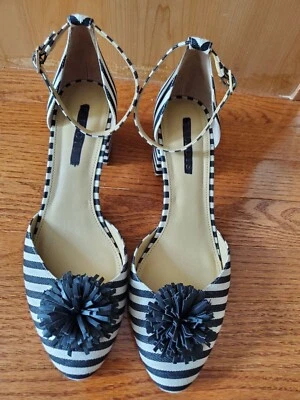 Zapatos de salón Talbots Isa Pom Pom rayas blancas y negras talla 10  Foto 1 de 4